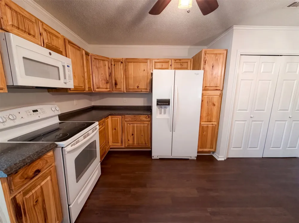1406 Tad Street Ennis, TX 75119