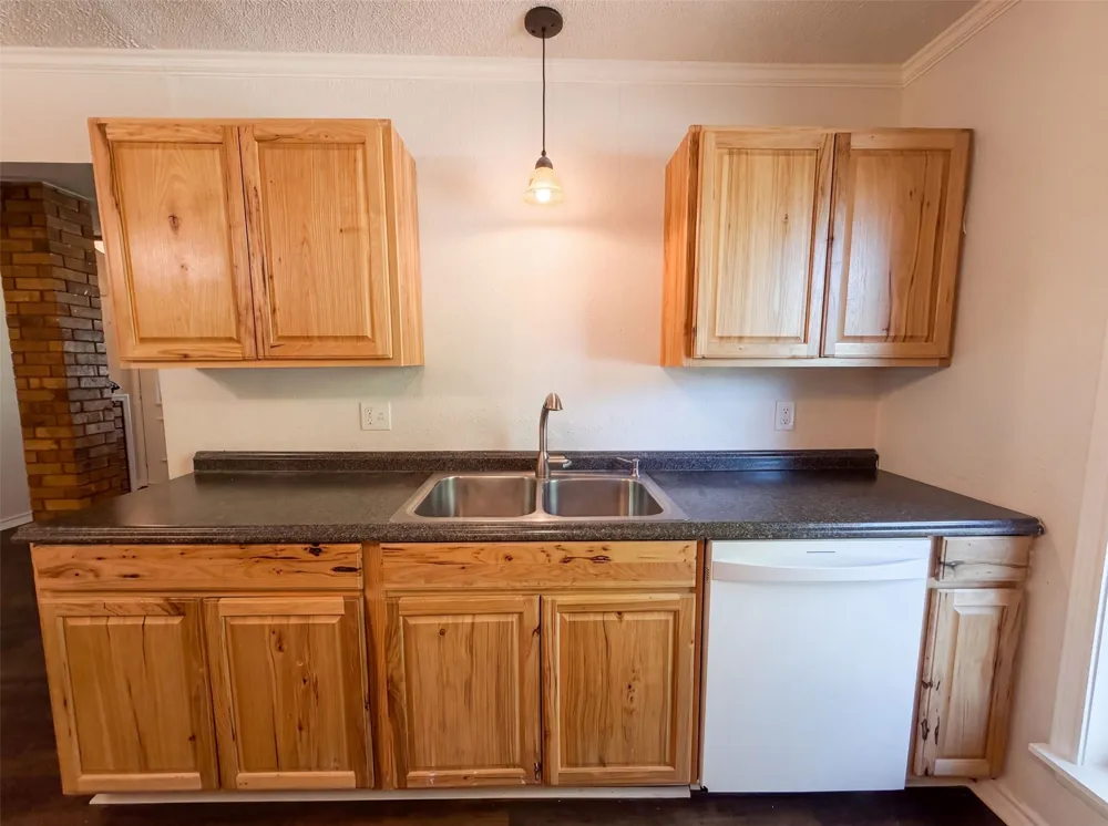 1406 Tad Street Ennis, TX 75119