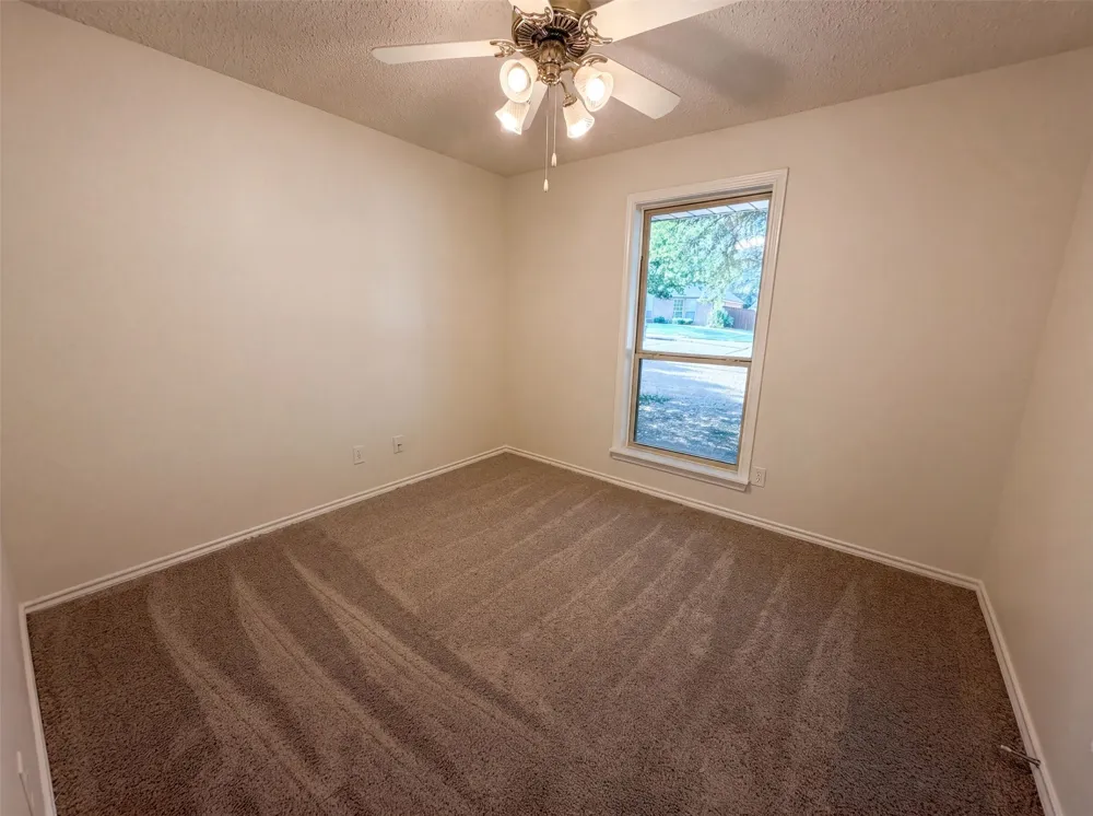 1406 Tad Street Ennis, TX 75119