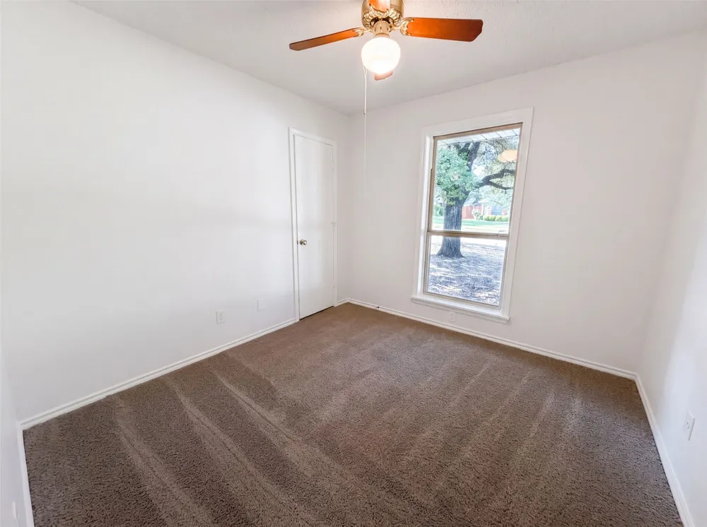 1406 Tad Street Ennis, TX 75119