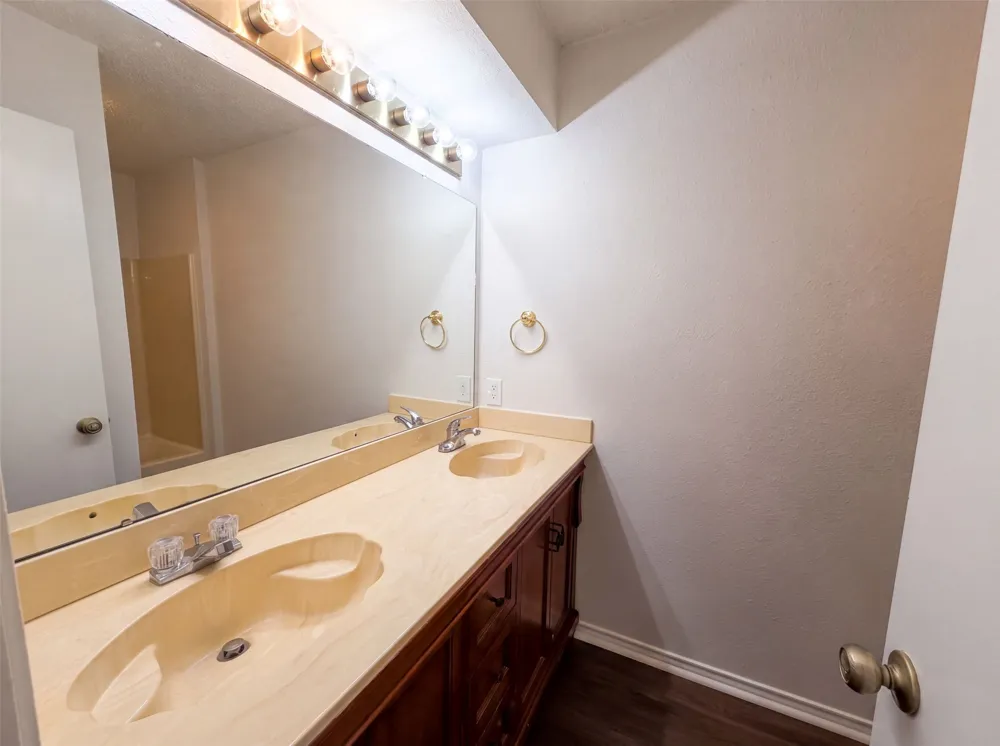1406 Tad Street Ennis, TX 75119
