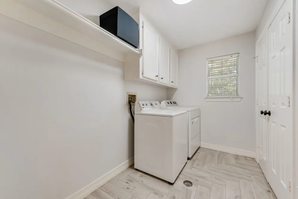 7713 Pine Street Irving, TX 75063