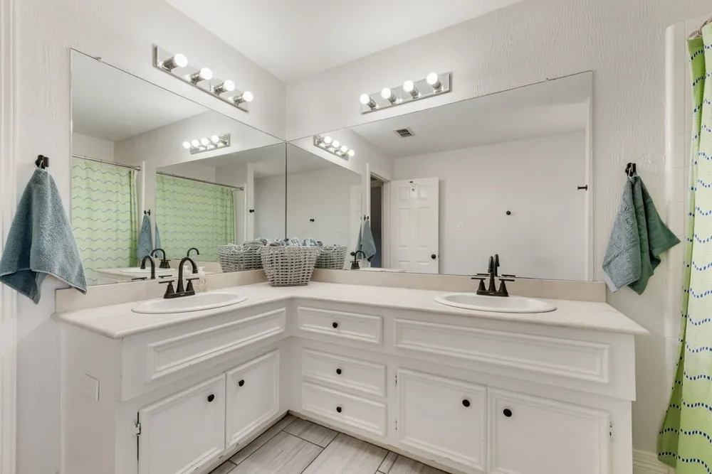 7713 Pine Street Irving, TX 75063