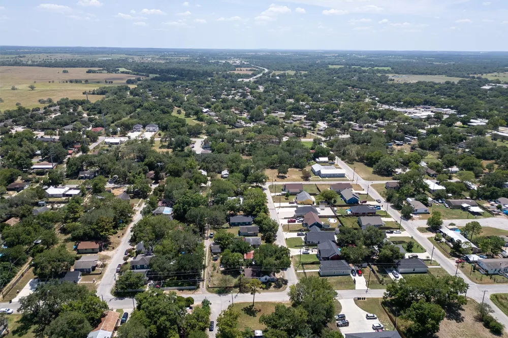 301 Holly Avenue Luling, TX 78648