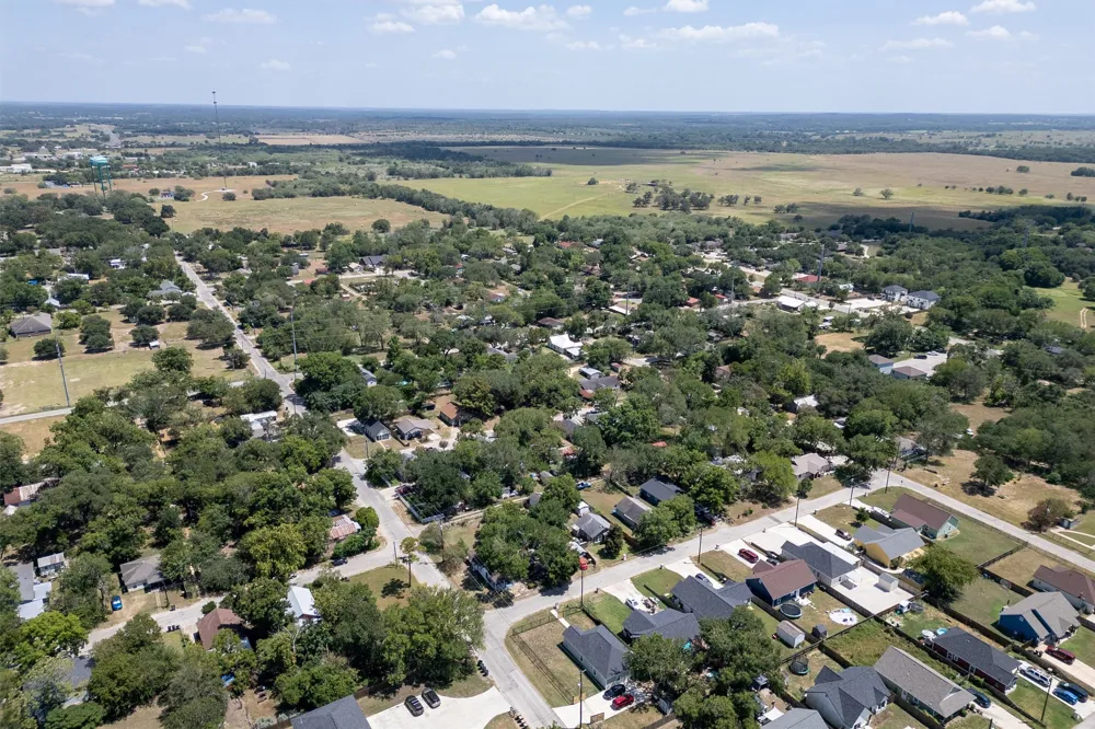 301 Holly Avenue Luling, TX 78648
