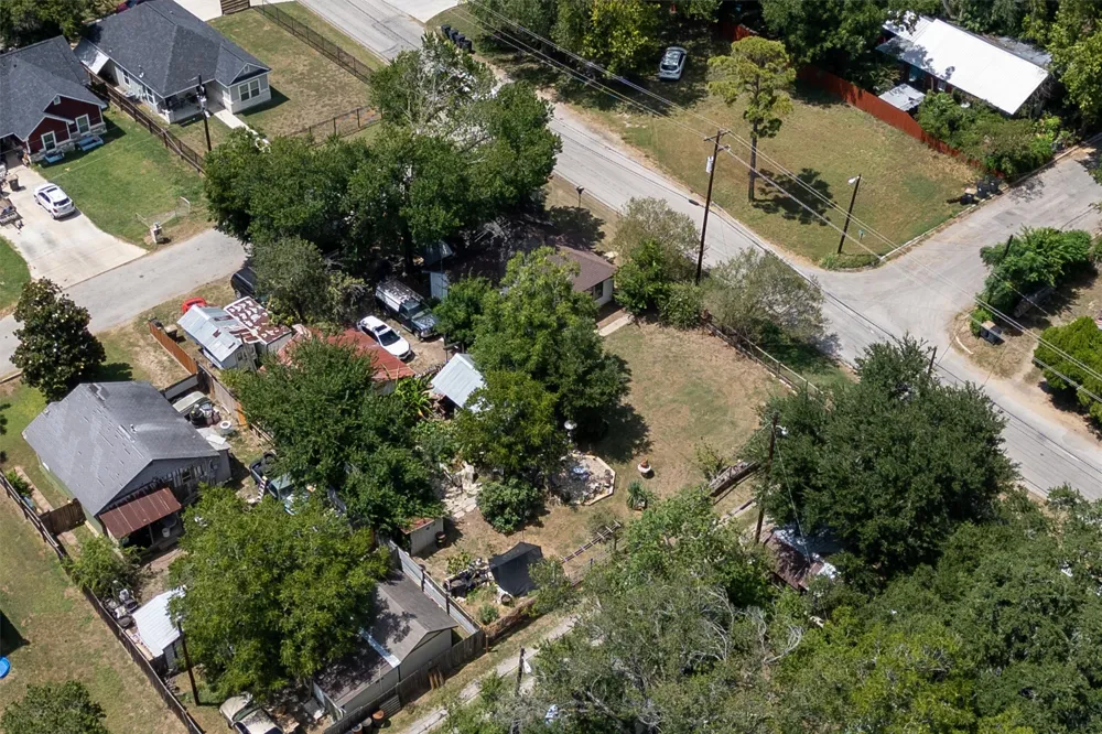 301 Holly Avenue Luling, TX 78648