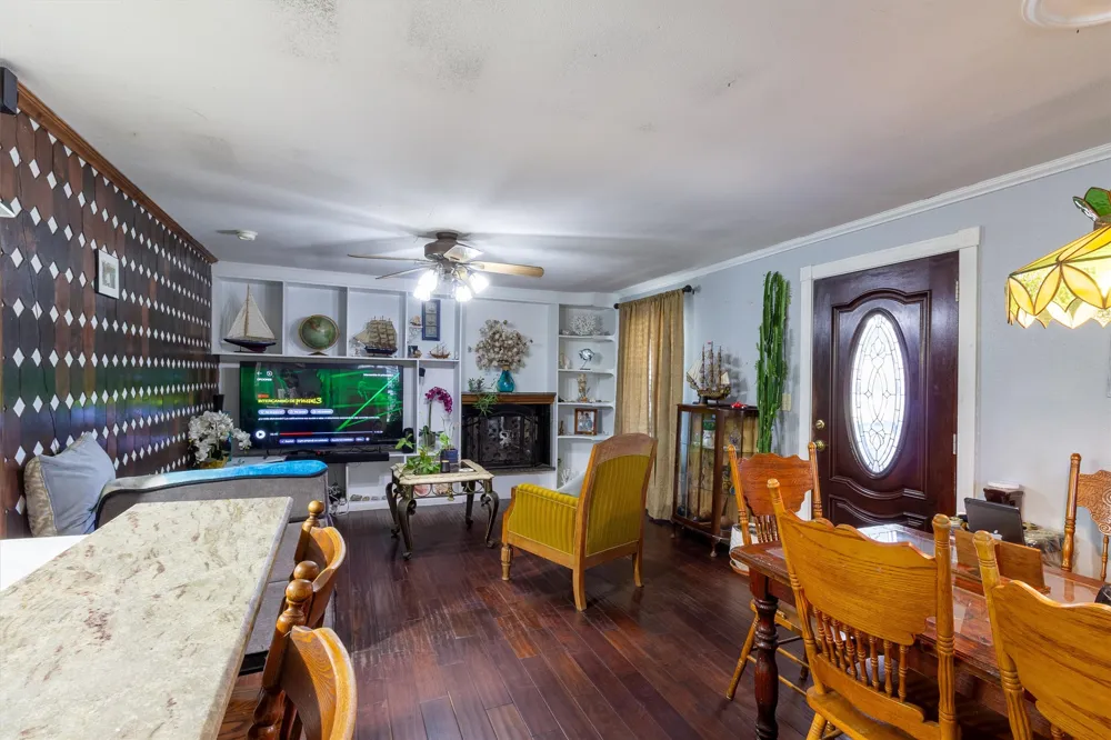301 Holly Avenue Luling, TX 78648