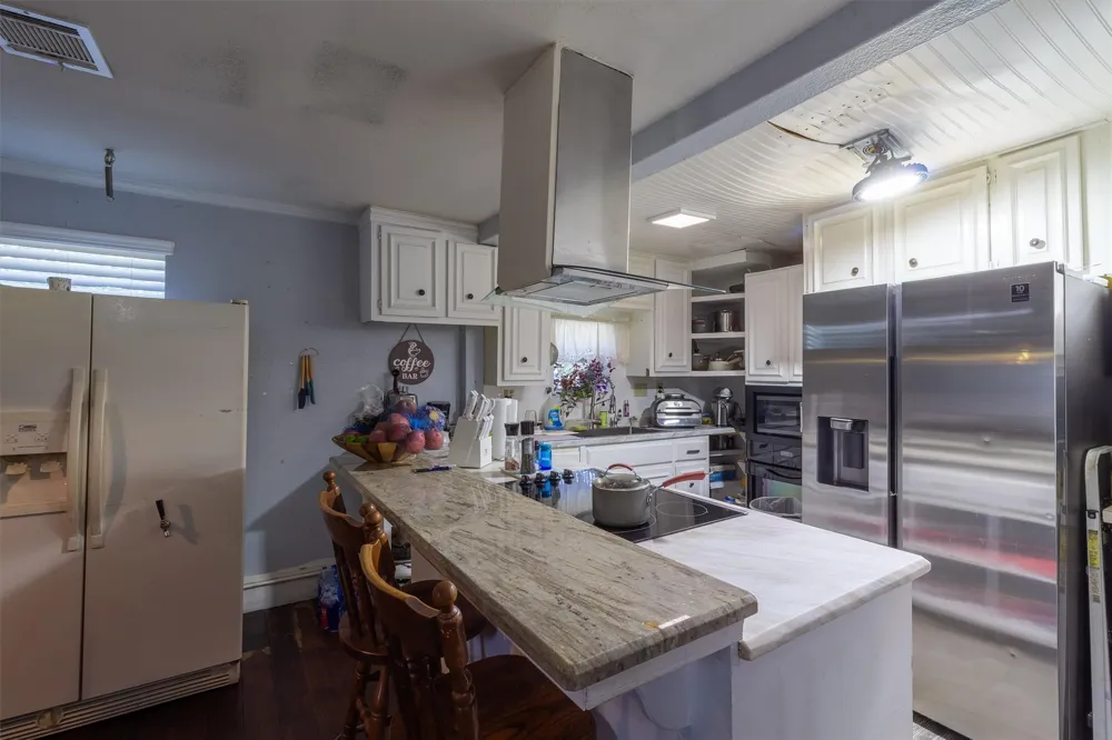 301 Holly Avenue Luling, TX 78648
