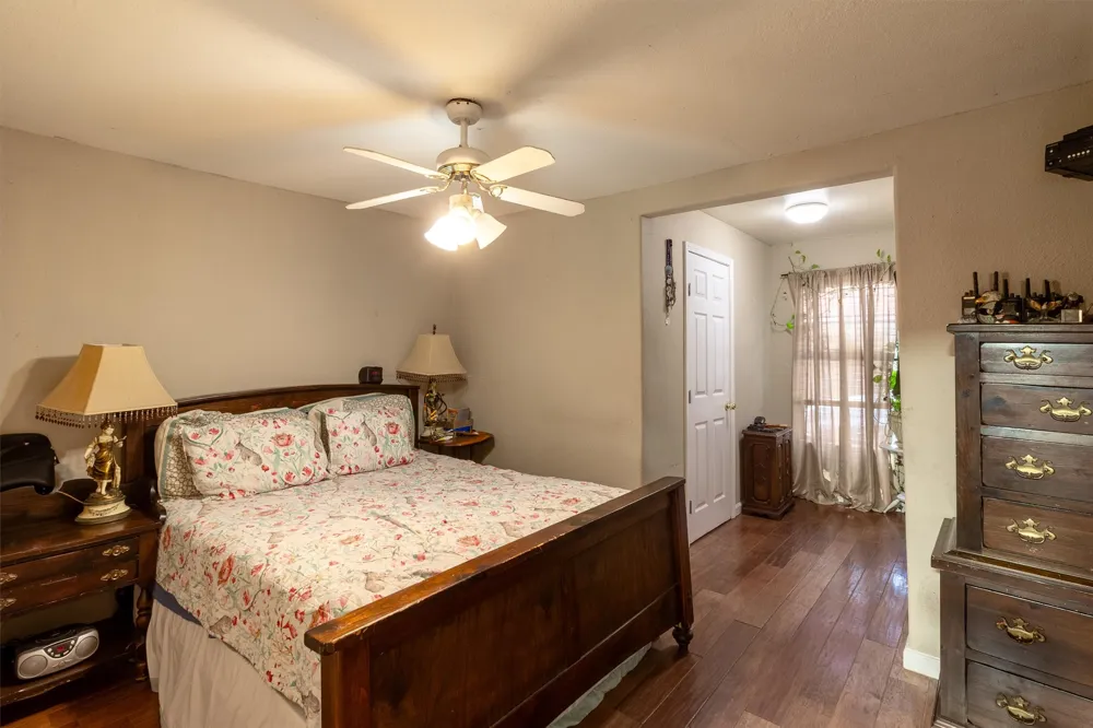 301 Holly Avenue Luling, TX 78648