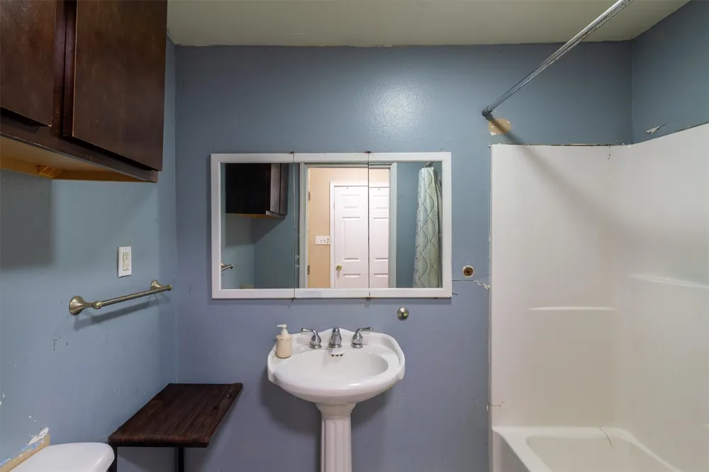 301 Holly Avenue Luling, TX 78648