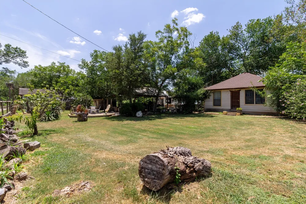 301 Holly Avenue Luling, TX 78648