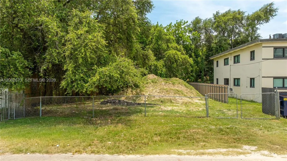 28 NW 76th St Miami, FL 33150
