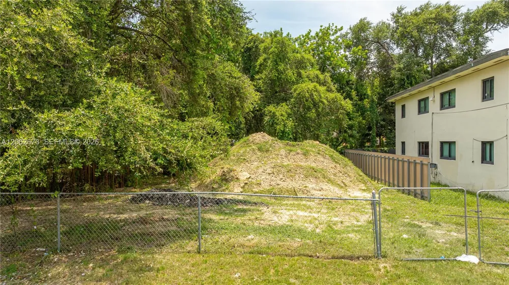28 NW 76th St Miami, FL 33150