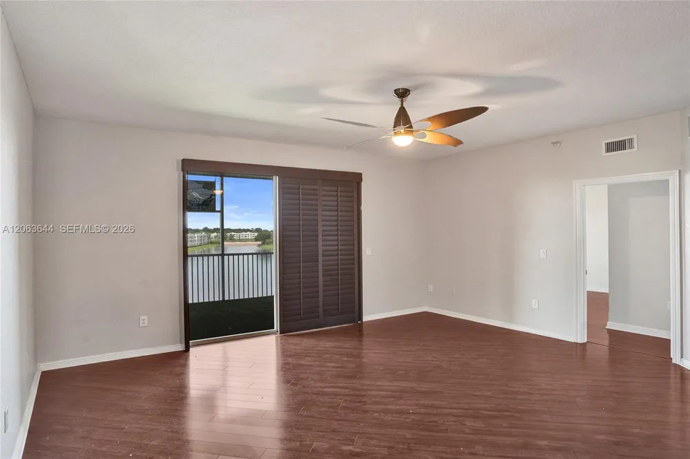 7611 Southampton Ter #409 Tamarac, FL 33321