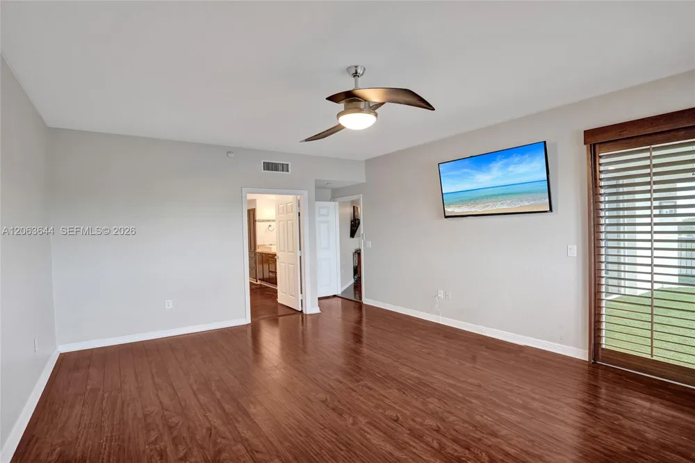 7611 Southampton Ter #409 Tamarac, FL 33321