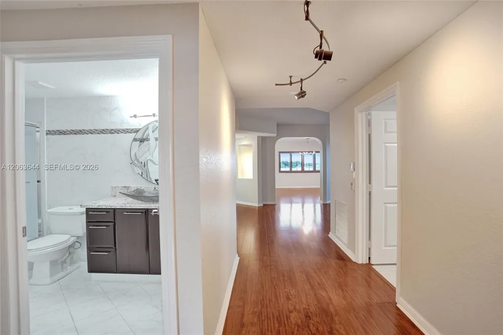 7611 Southampton Ter #409 Tamarac, FL 33321