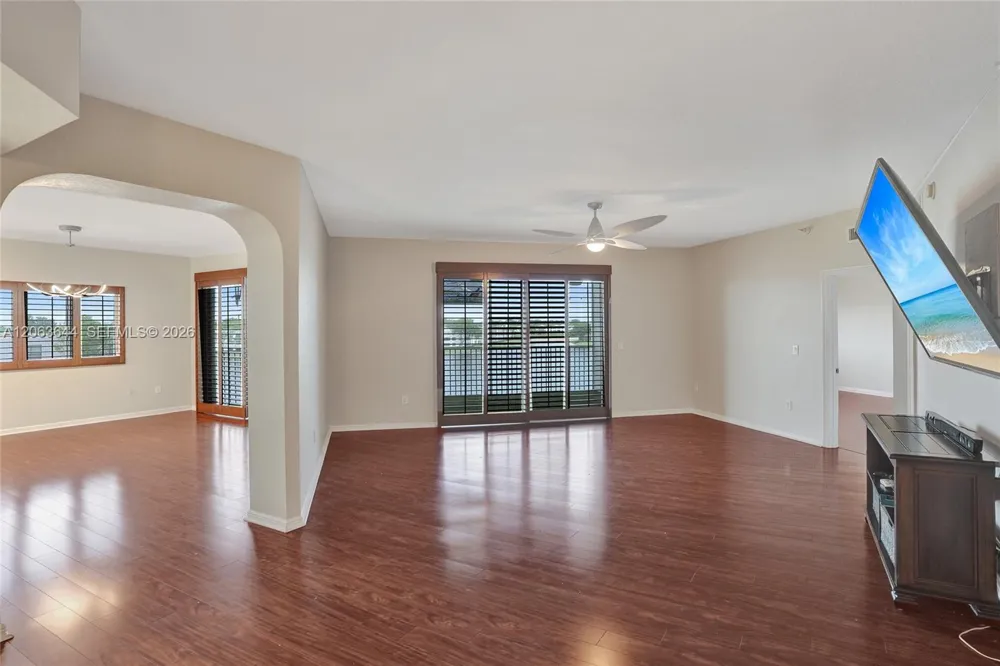 7611 Southampton Ter #409 Tamarac, FL 33321