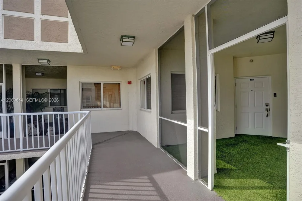7611 Southampton Ter #409 Tamarac, FL 33321