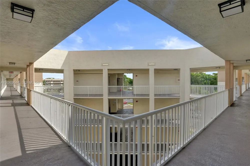 7611 Southampton Ter #409 Tamarac, FL 33321