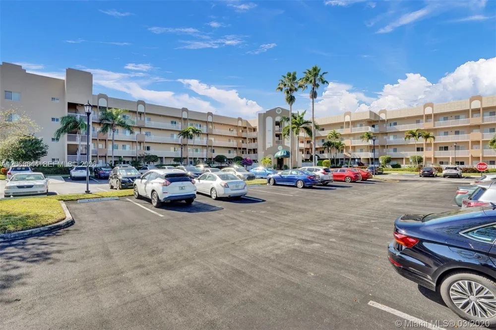 7611 Southampton Ter #409 Tamarac, FL 33321