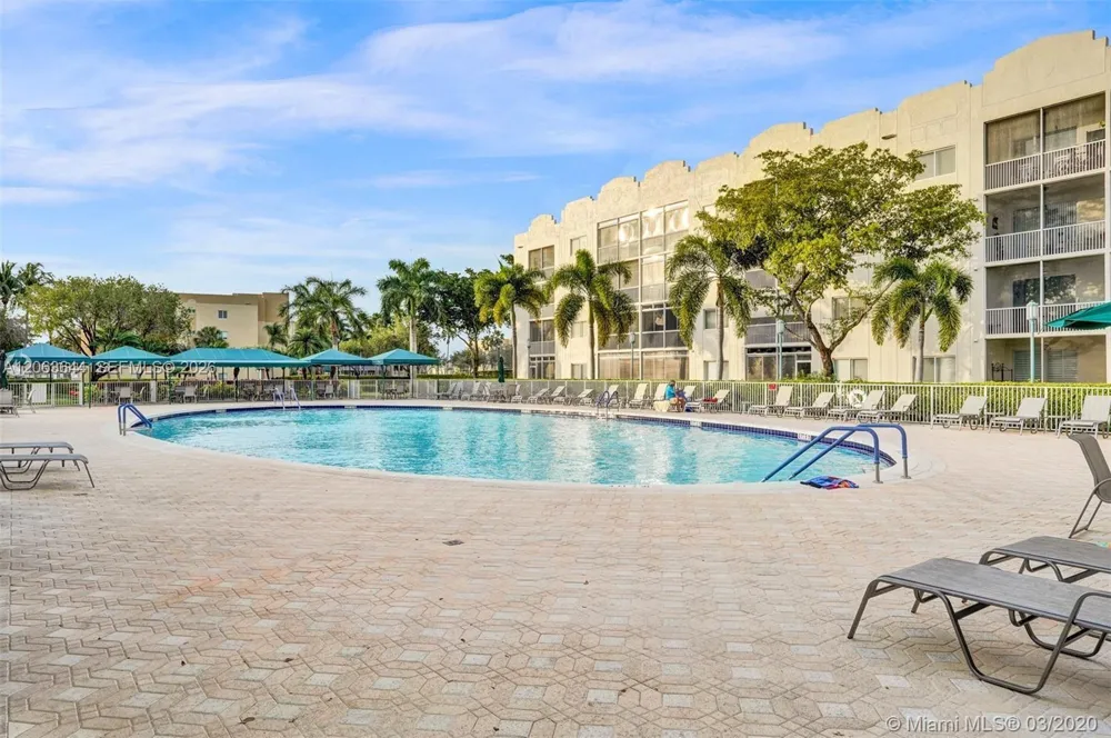 7611 Southampton Ter #409 Tamarac, FL 33321