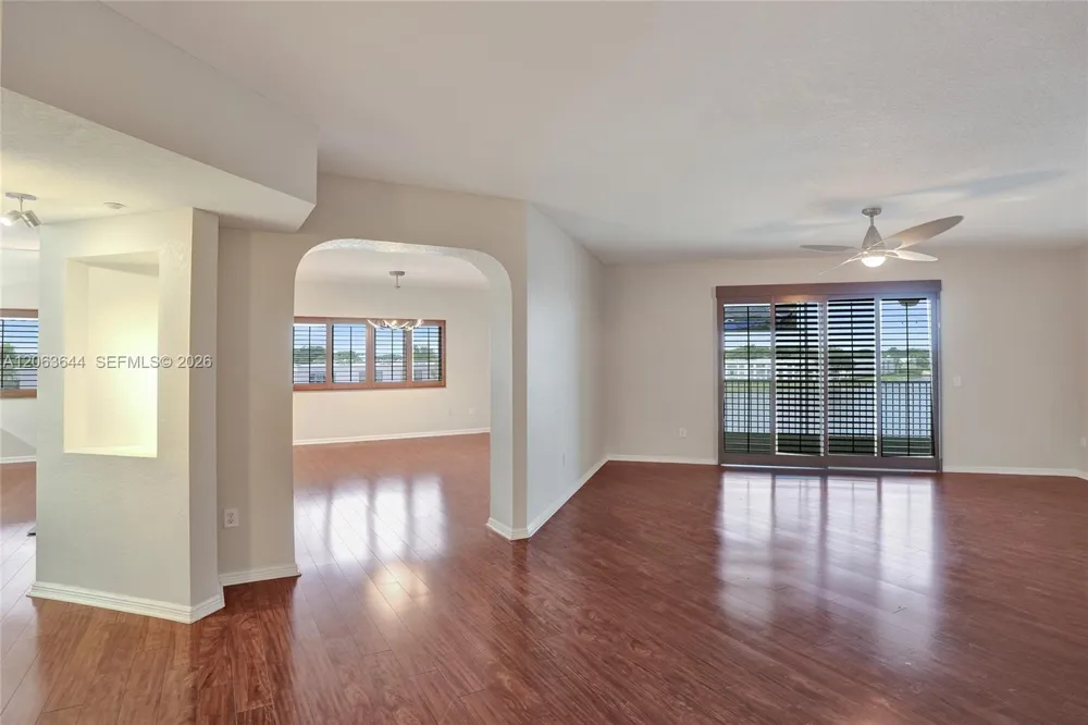 7611 Southampton Ter #409 Tamarac, FL 33321