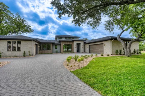 106 Edwards Circle