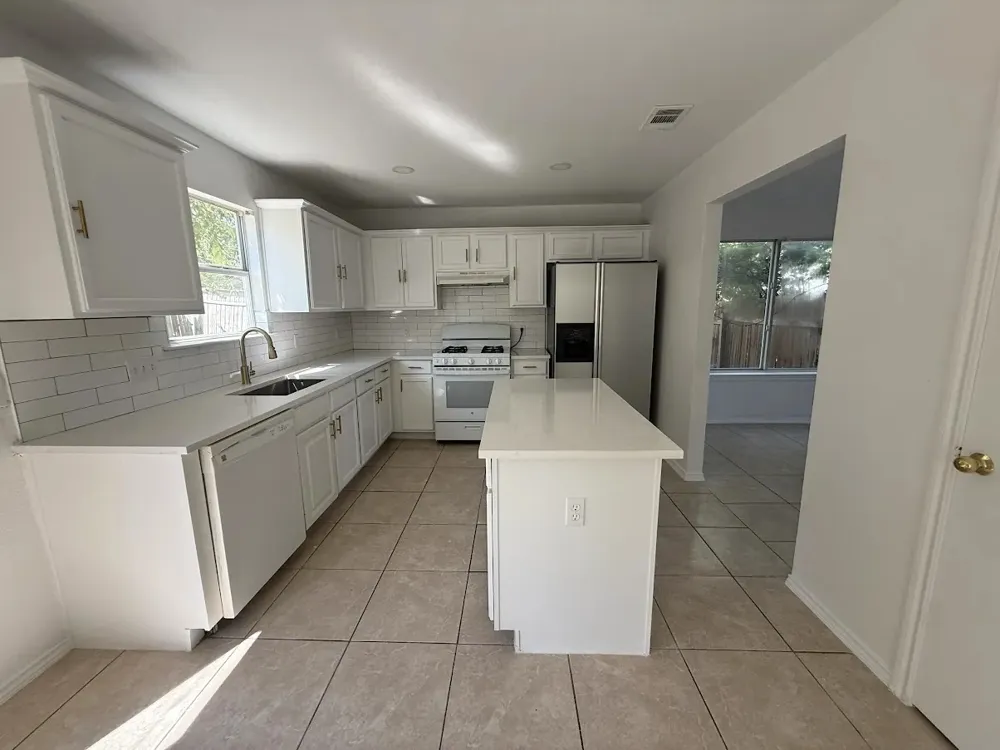 2324 Friarcreek Loop Round Rock, TX 78664