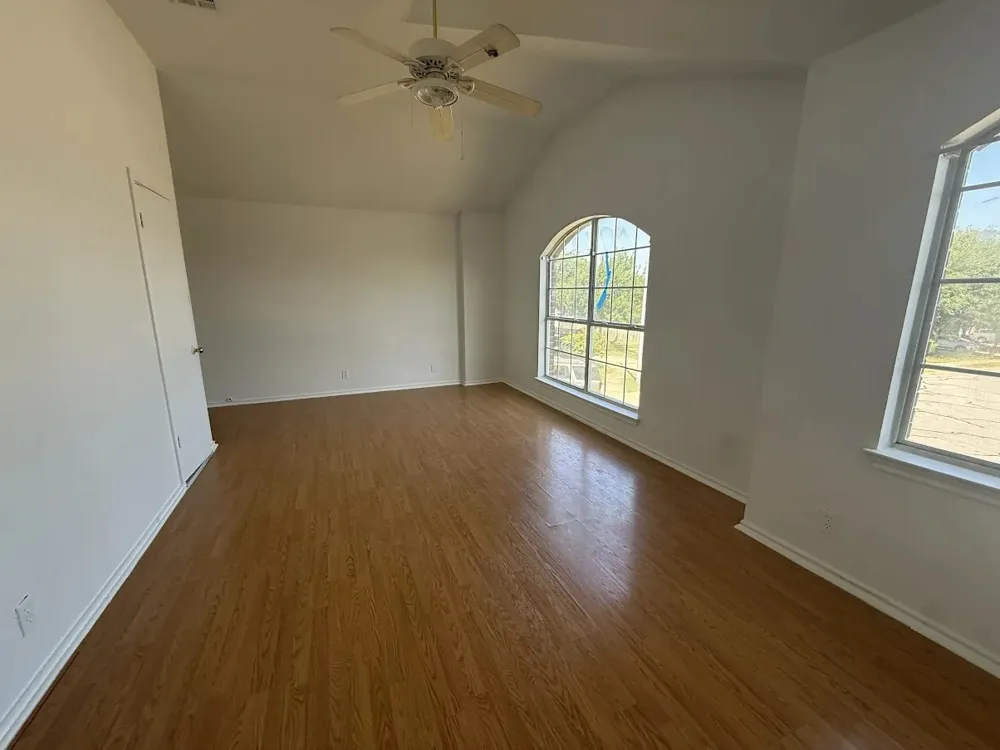 2324 Friarcreek Loop Round Rock, TX 78664