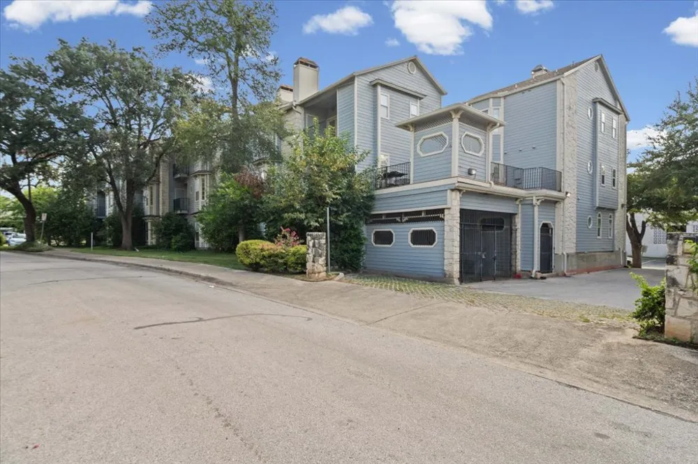 3111 TOM GREEN STREET #111 Austin, TX 78705