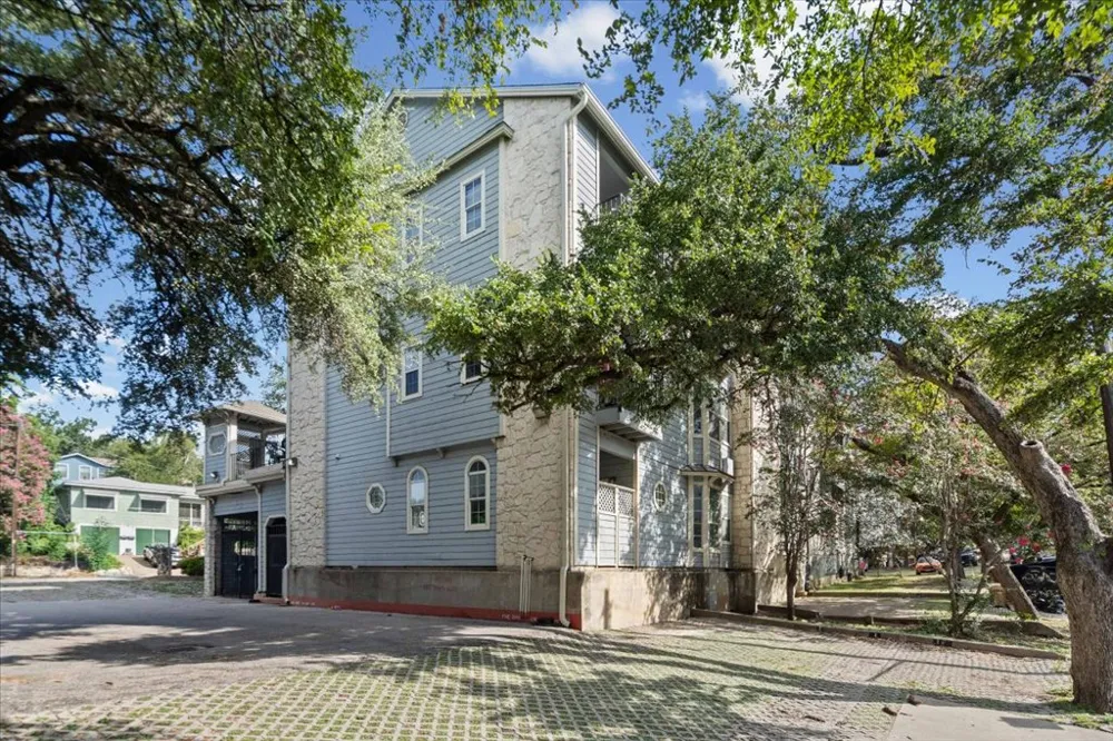 3111 TOM GREEN STREET #111 Austin, TX 78705
