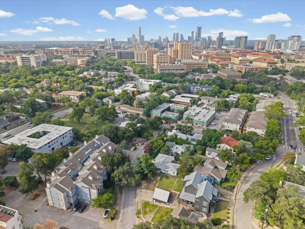 3111 TOM GREEN STREET #111 Austin, TX 78705