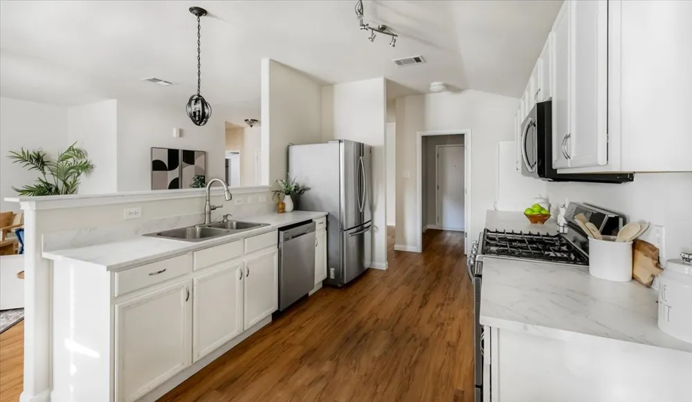 107 Fossil Trail Leander, TX 78641