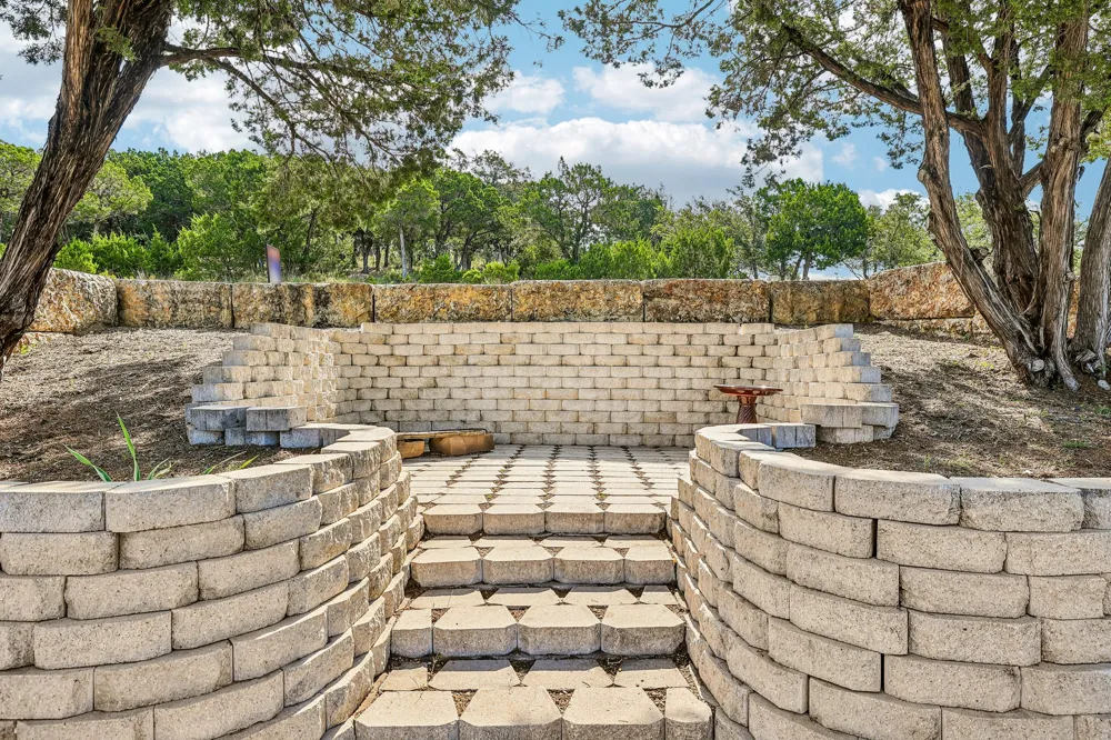 8104 Bronco Lane Lago Vista, TX 78645