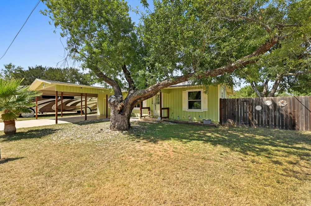 135 E Hickory Drive Granite Shoals, TX 78654
