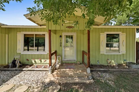 135 E Hickory Drive