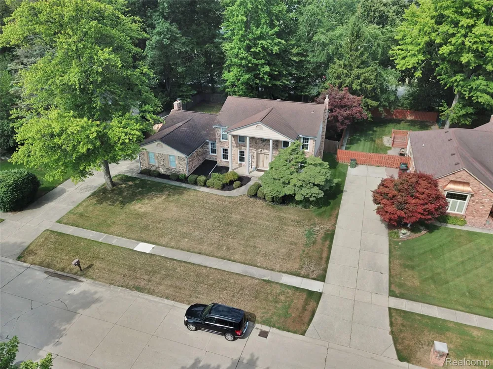 54359 Algonquin Drive Shelby Charter Township, MI 48315