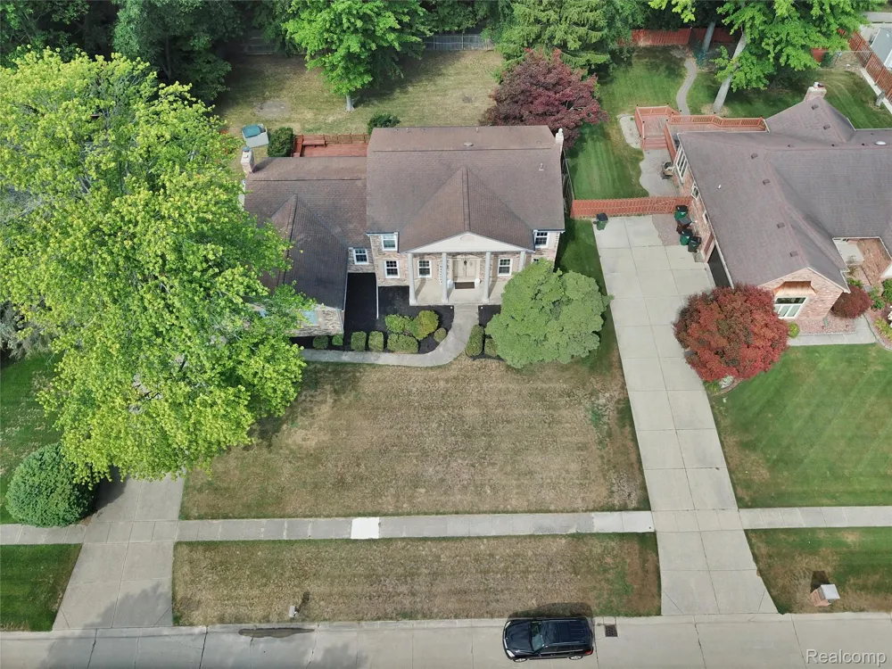 54359 Algonquin Drive Shelby Charter Township, MI 48315