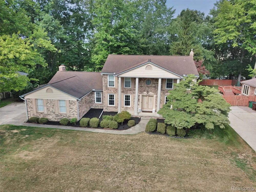 54359 Algonquin Drive Shelby Charter Township, MI 48315