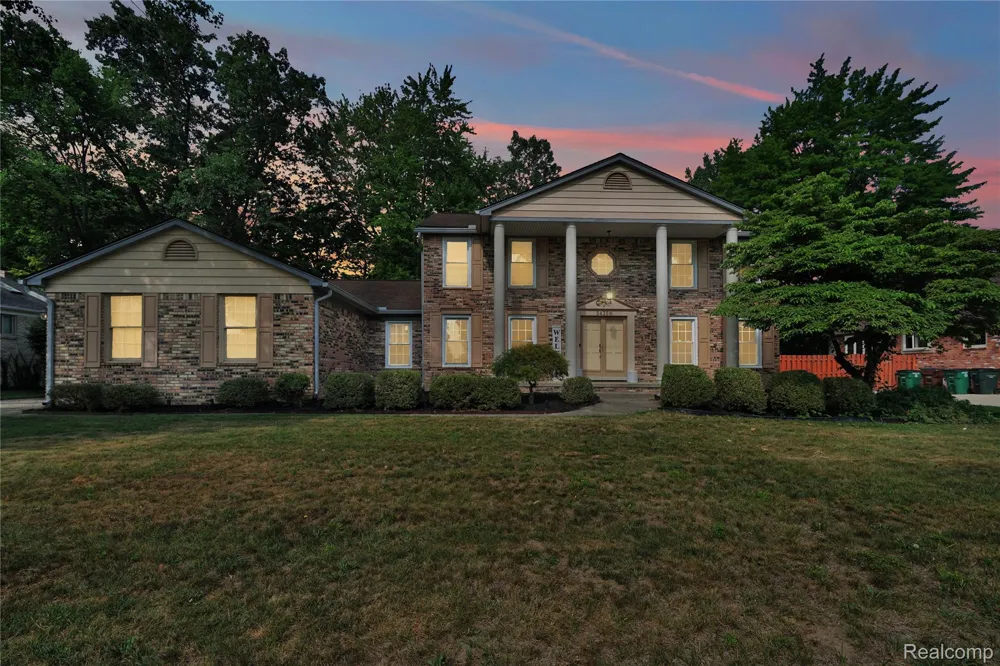 54359 Algonquin Drive Shelby Charter Township, MI 48315