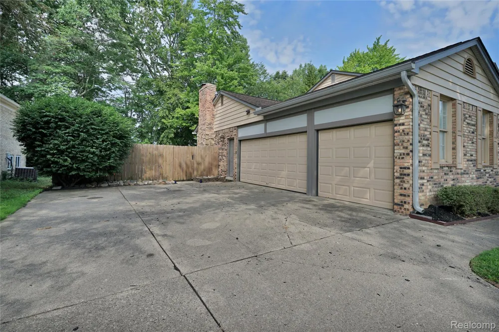 54359 Algonquin Drive Shelby Charter Township, MI 48315