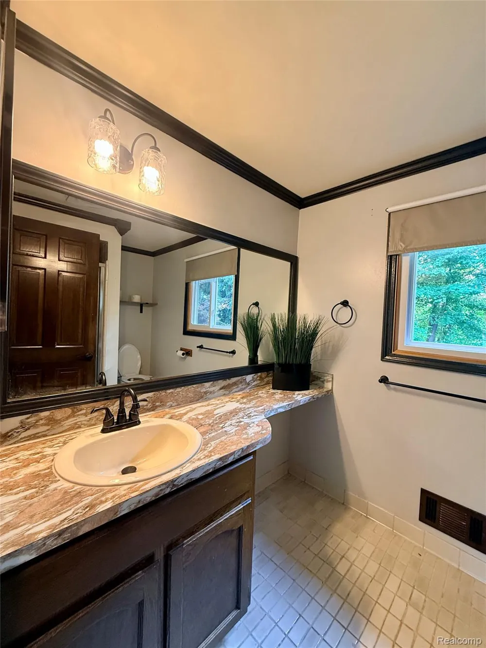54359 Algonquin Drive Shelby Charter Township, MI 48315