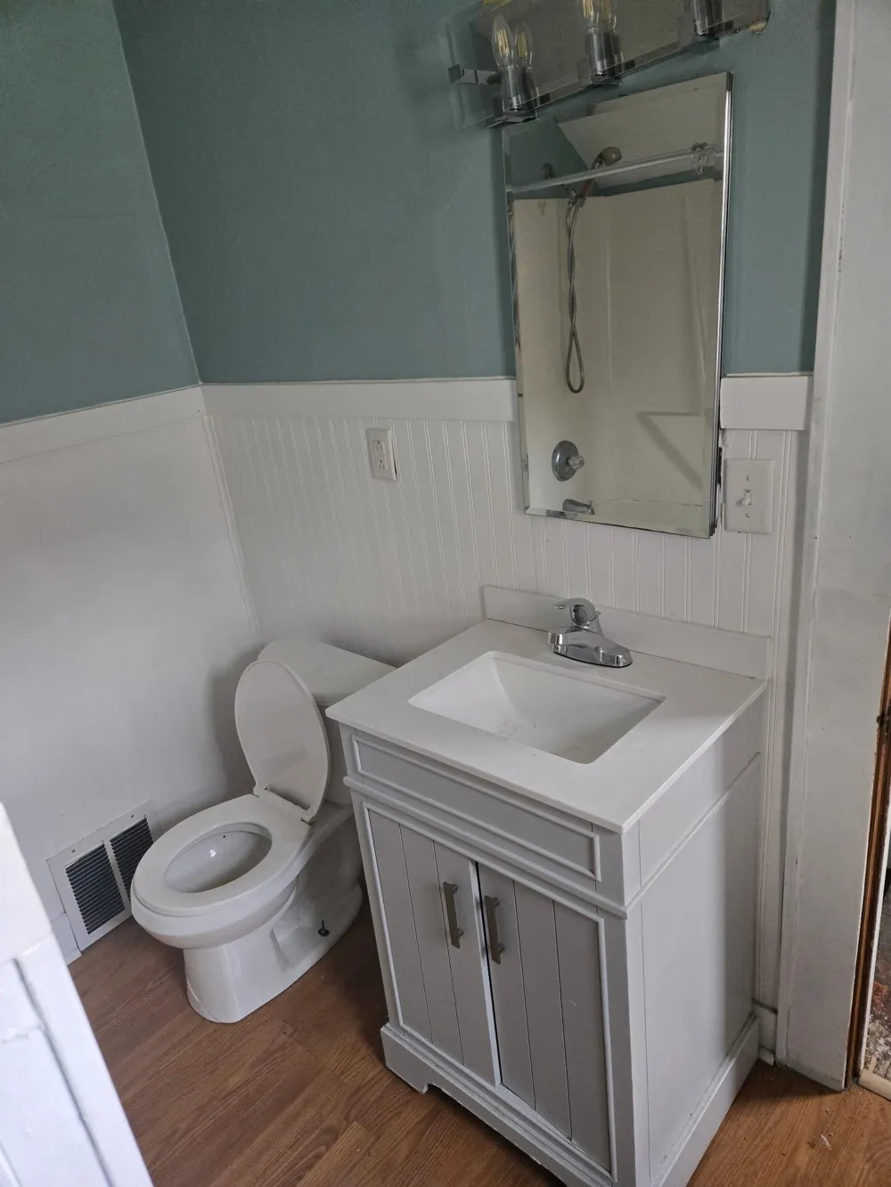 1817 Maplewood Avenue Lansing City, MI 48910
