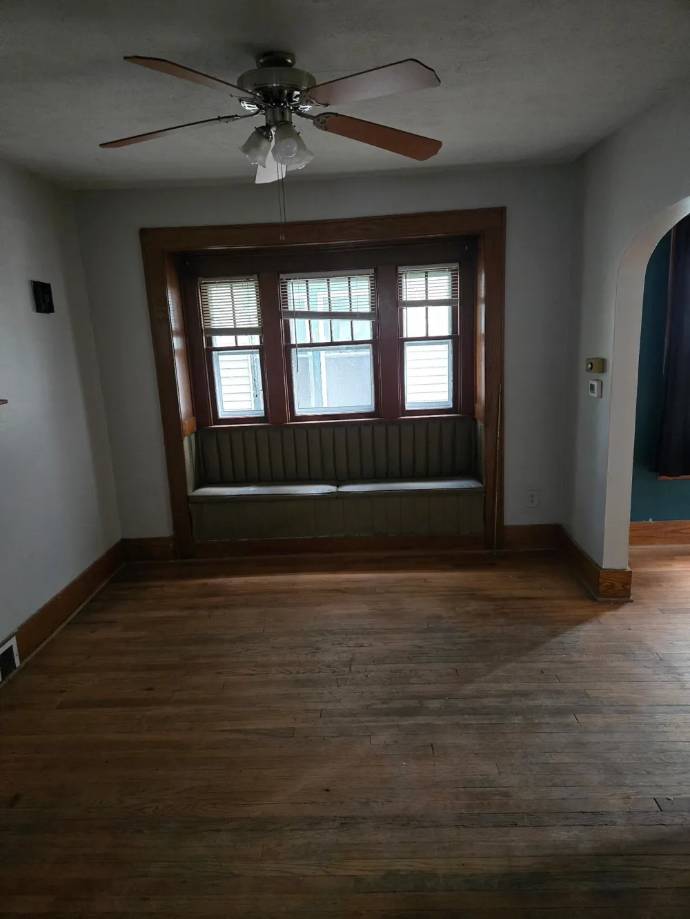 1817 Maplewood Avenue Lansing City, MI 48910