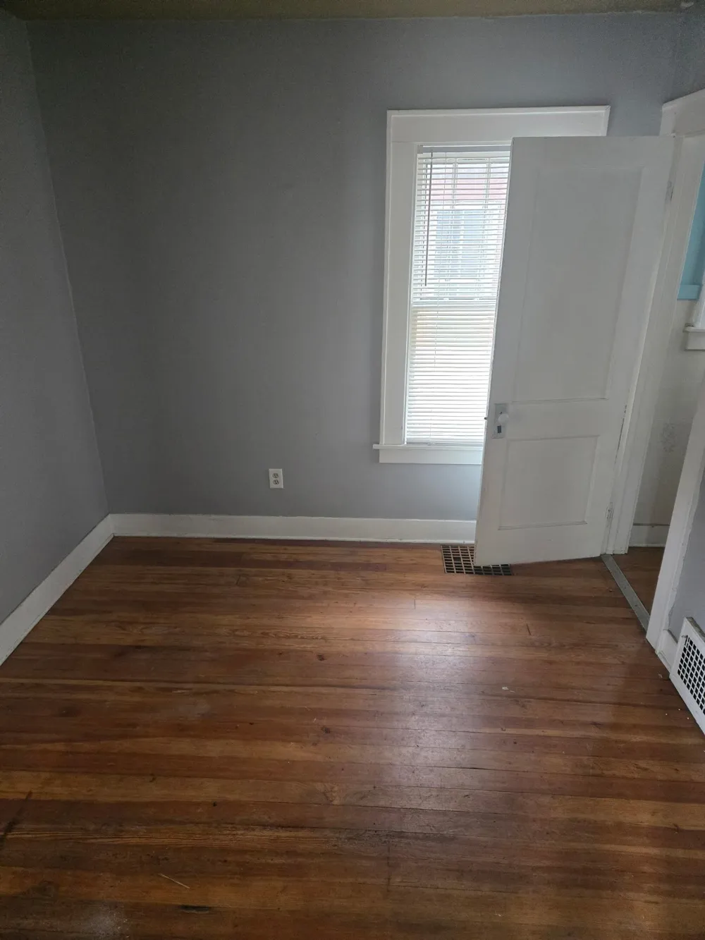 1817 Maplewood Avenue Lansing City, MI 48910