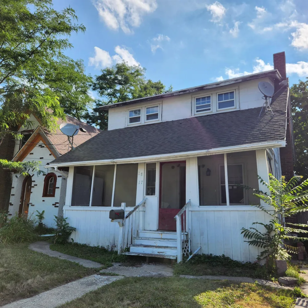 1817 Maplewood Avenue Lansing City, MI 48910