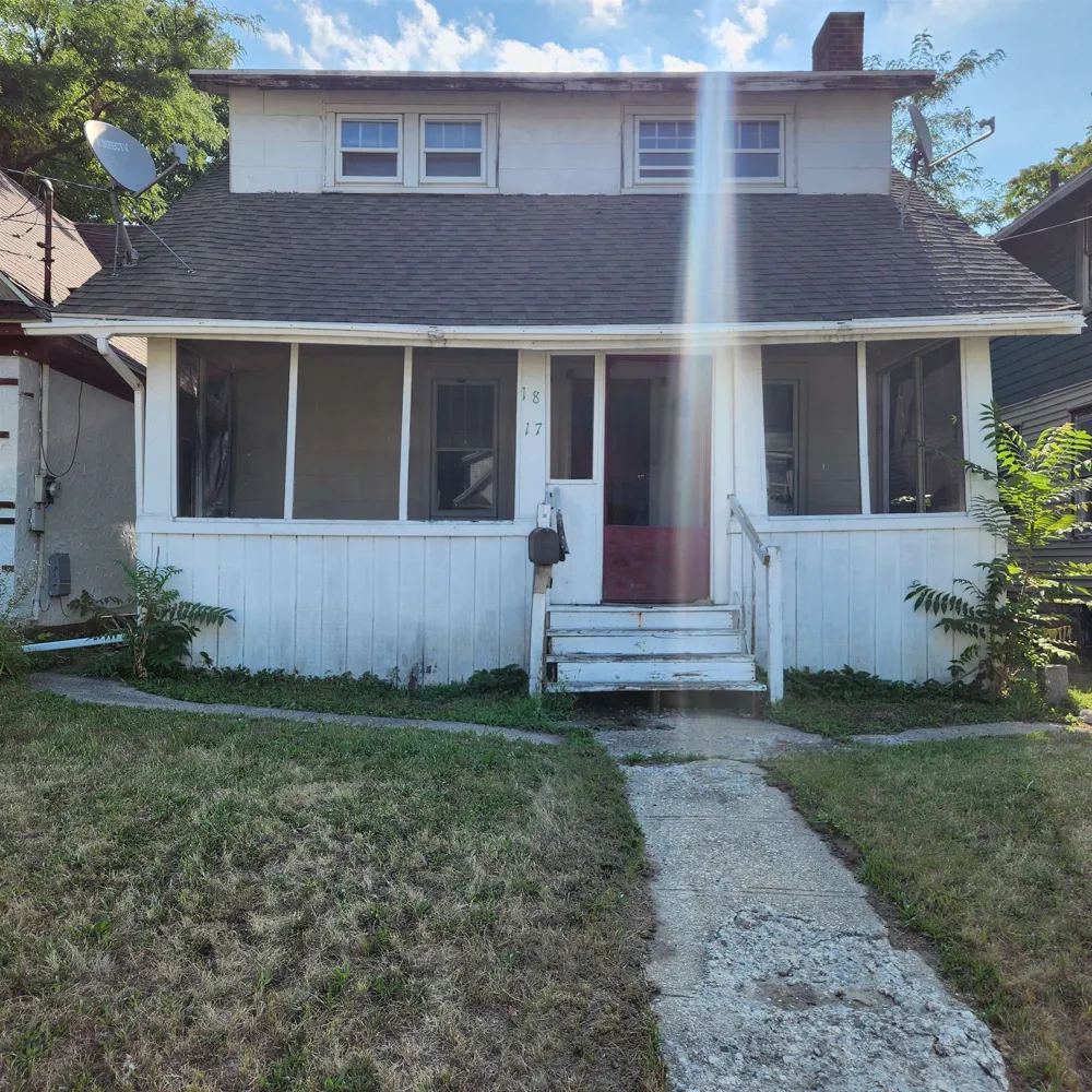 1817 Maplewood Avenue Lansing City, MI 48910