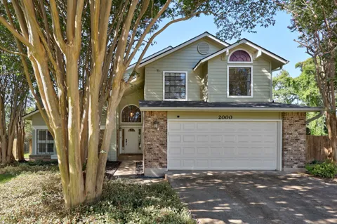 2000 Woods Cove