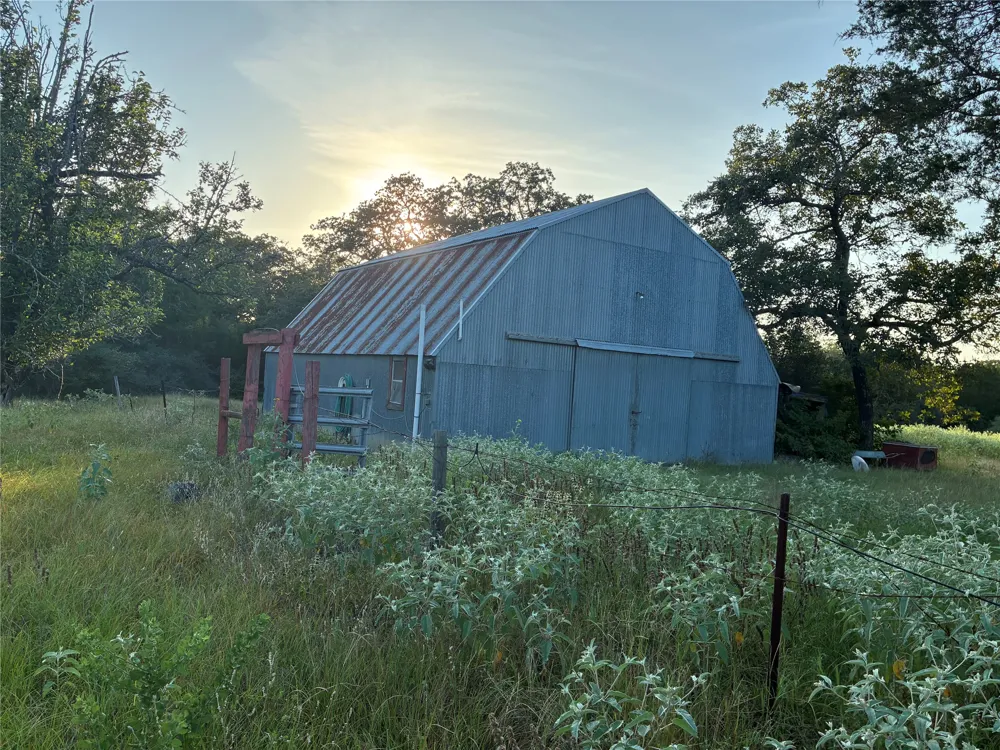 2933 County Road 457 Thorndale, TX 76577