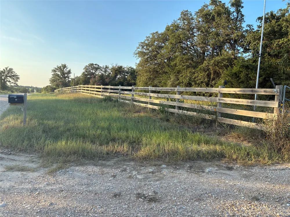 2933 County Road 457 Thorndale, TX 76577